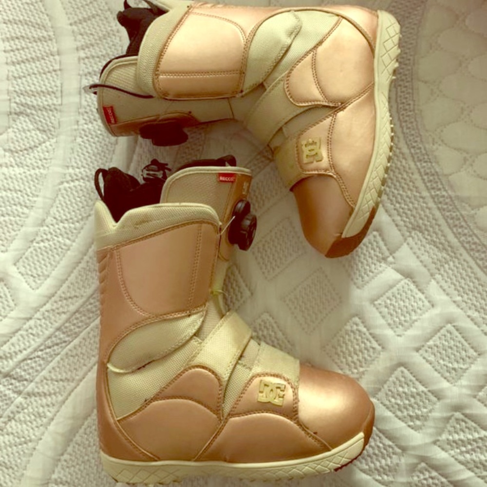 DC snowboarding boots